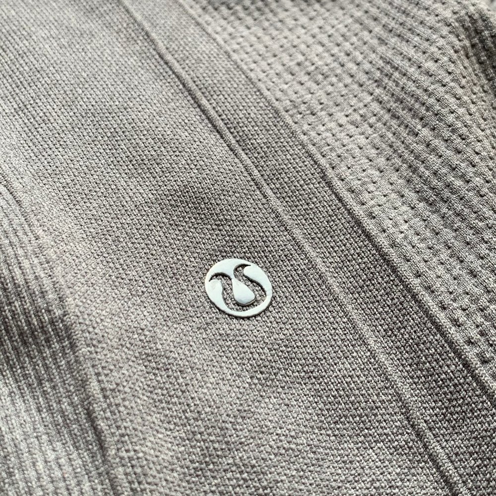 LULULEMON grey cropped leggings (size 4)